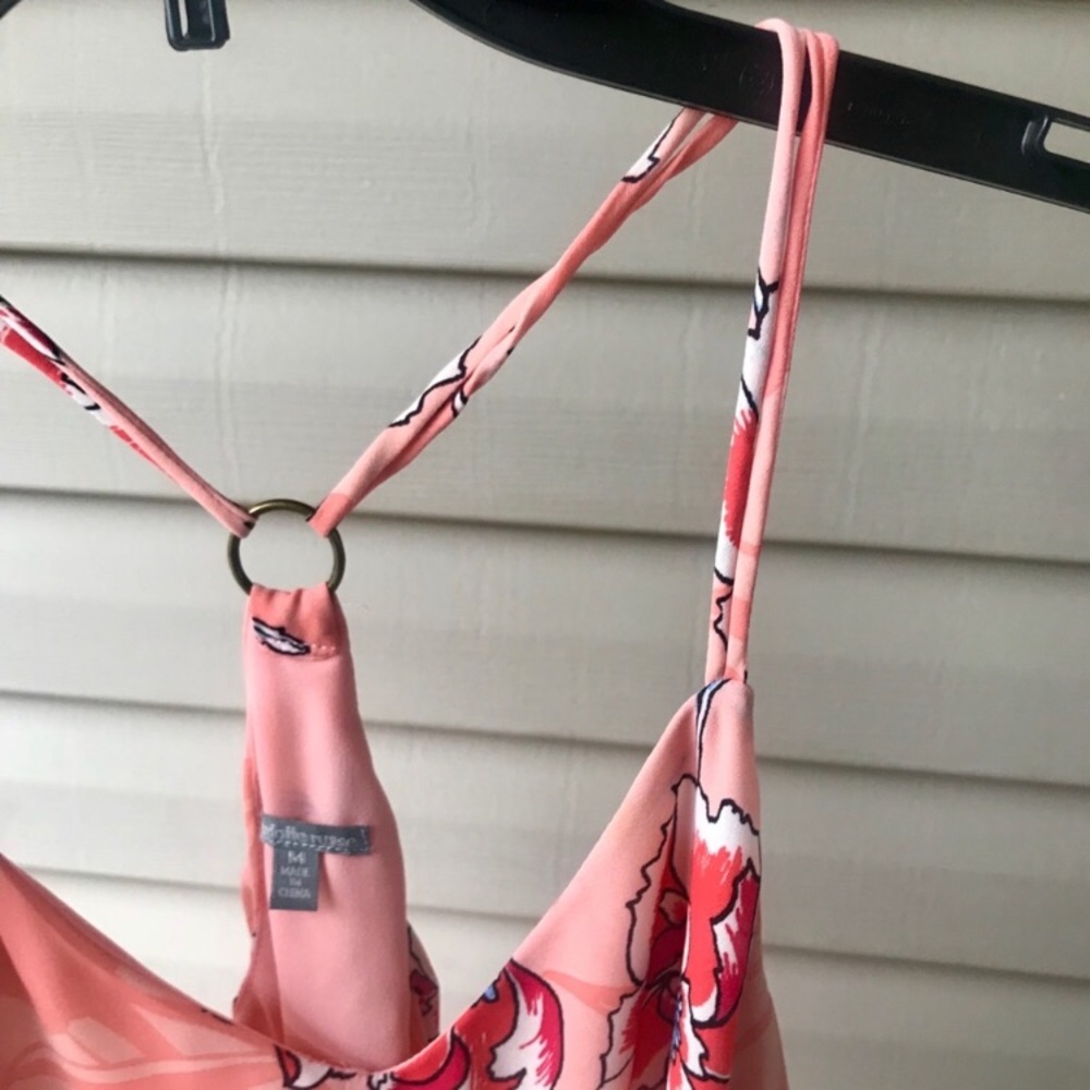 ๐ Charlotte Russe Floral Tank top - Picture 4 of 8